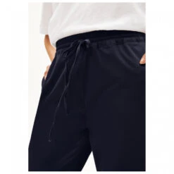 Armedangels Women's Danyaa - Casual Trousers -Maloja || The North Face || Patagonia Shop armedangels womens danyaa casual trousers detail 5